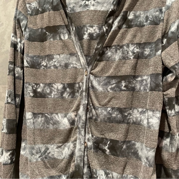 Cardigan - Picture 2 of 6